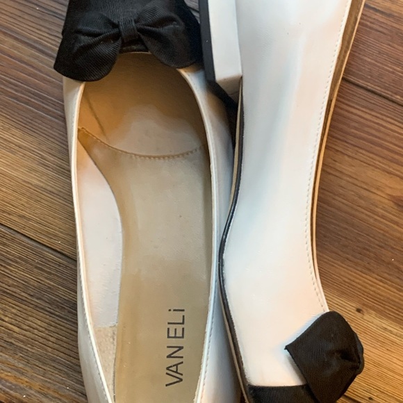Vaneli Women's Black and White Bow Flats size 9 M - Picture 7 of 11